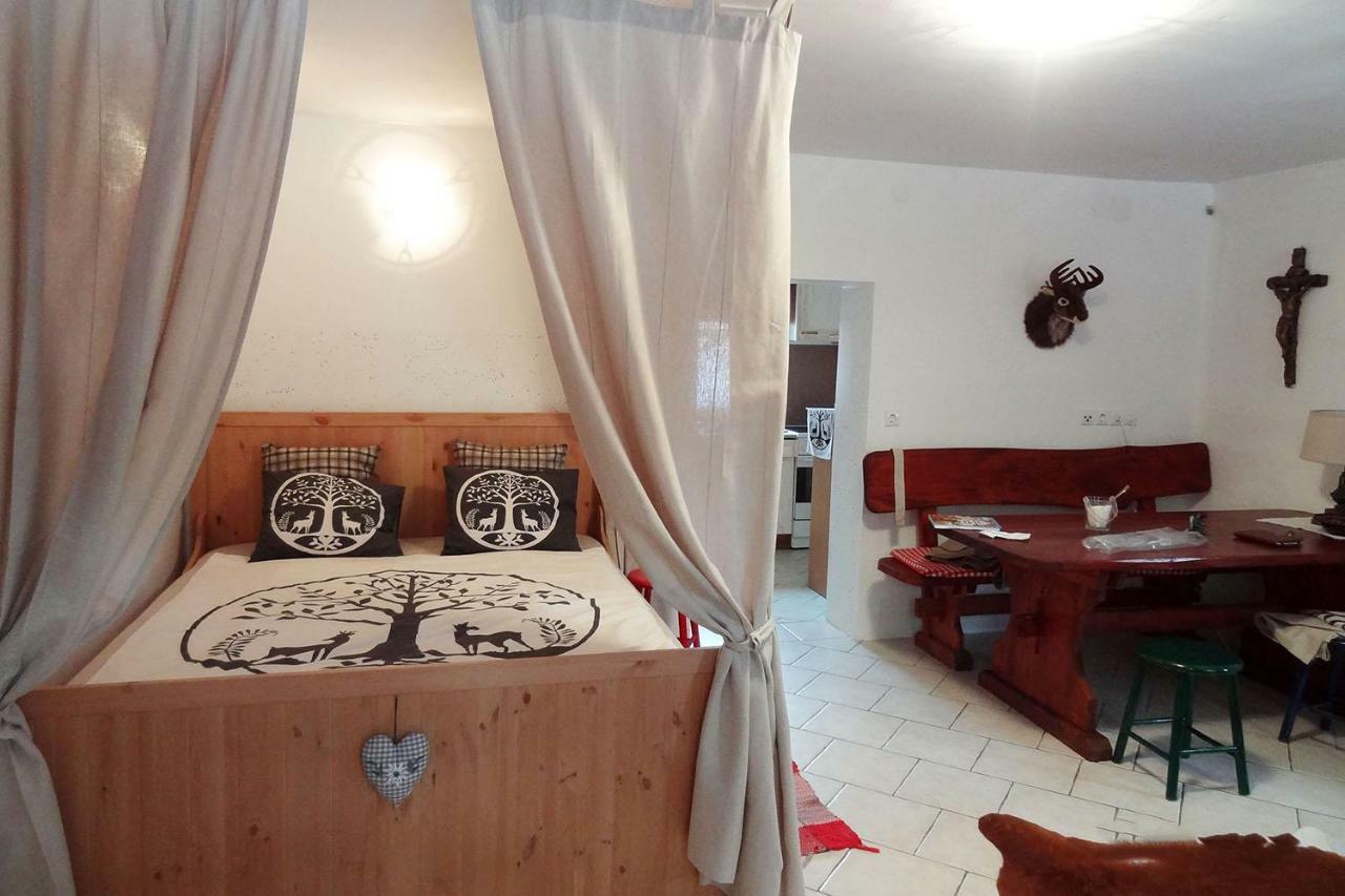 Zajček Apartma with sauna Mojstrana Ruang foto
