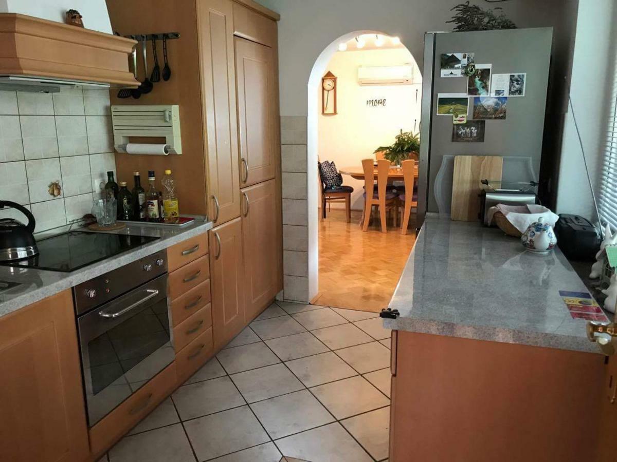 Zajček Apartma with sauna Mojstrana Ruang foto